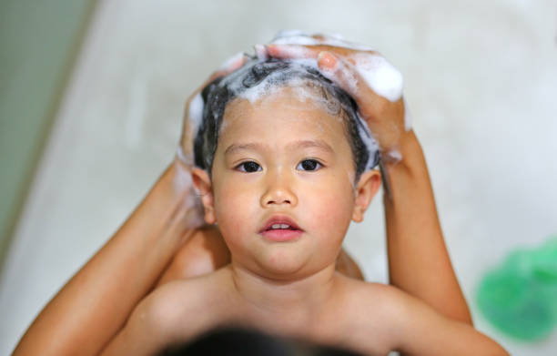 شامپو آبرسان سبک مناسب موهای نازک