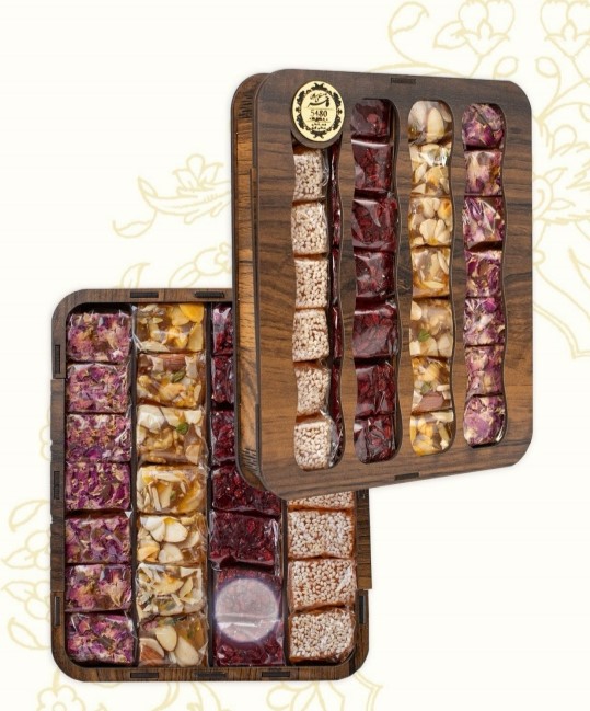 تصویر 1 از حلوا مسقطی لاری با طعم گل محمدی و پسته فراوان