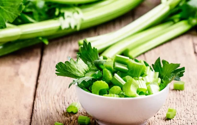 کرفس تازه با بسته بندی بهداشتی مناسب مصرف روزانه خانواده