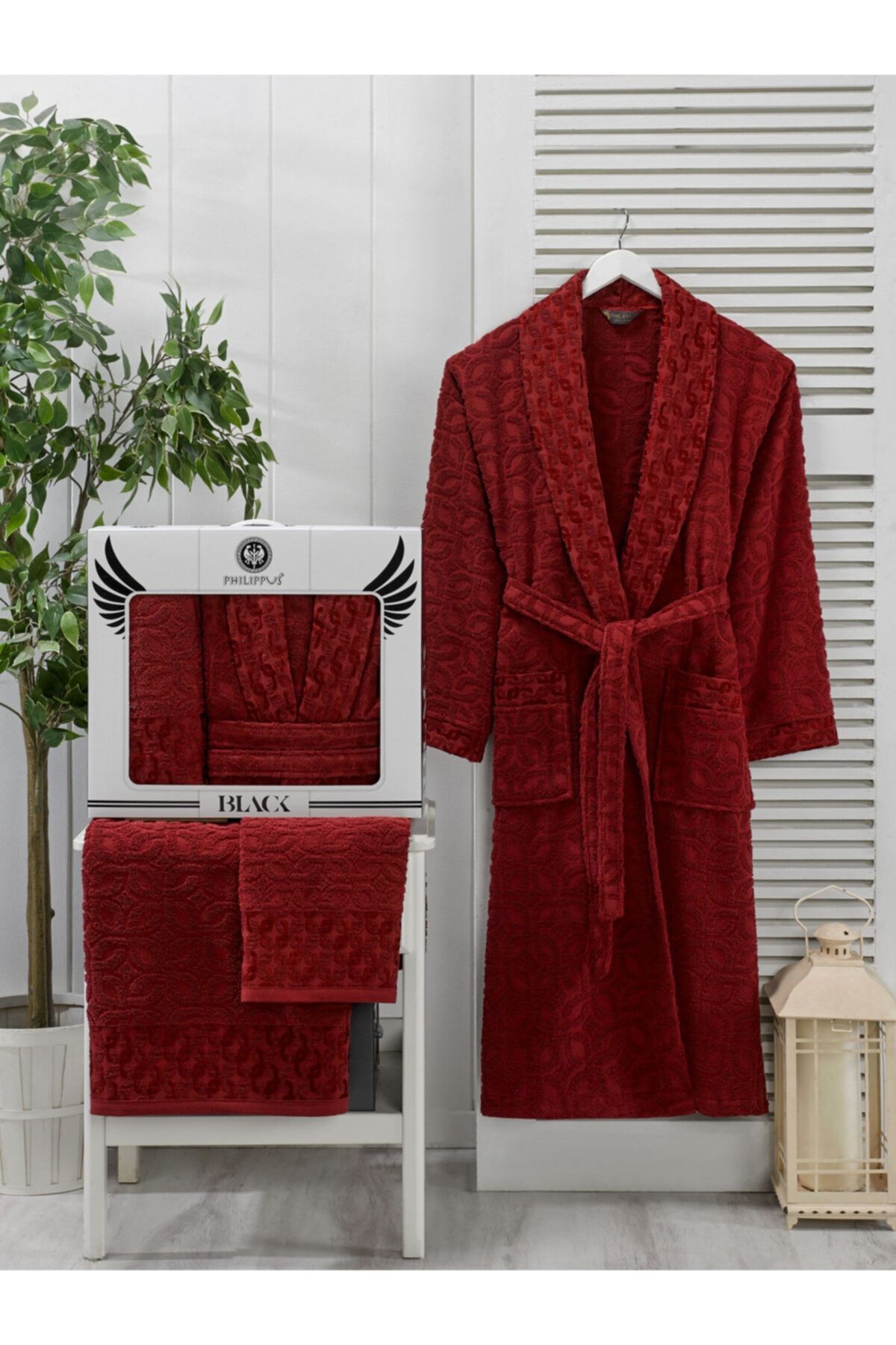 حوله حمام قرمز نرمی بالا و جلوه چشمگیر برای تجربه استحمام شاداب