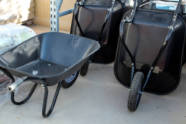 فرغون چهار چرخ قدیمی طراحی کلاسیک و دوام طولانی