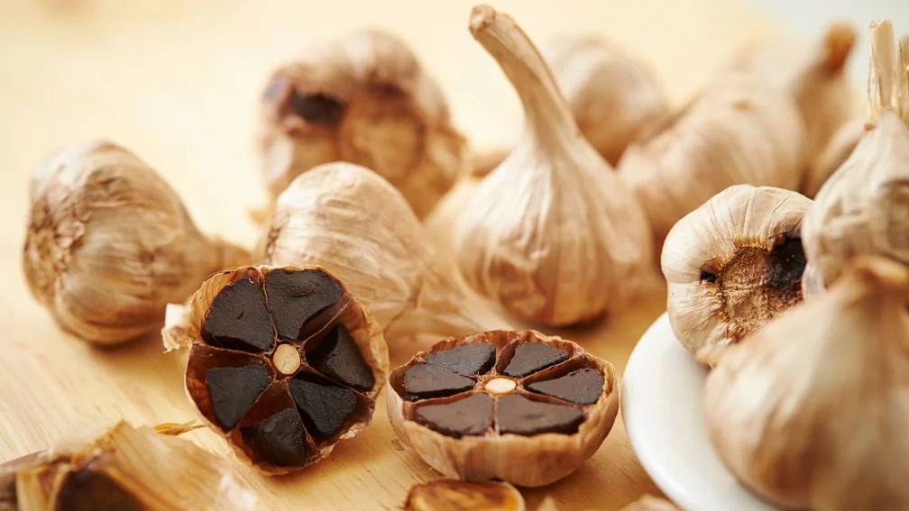 سیر سیاه ژاپنی تازه و یکدست با ظاهر جذاب