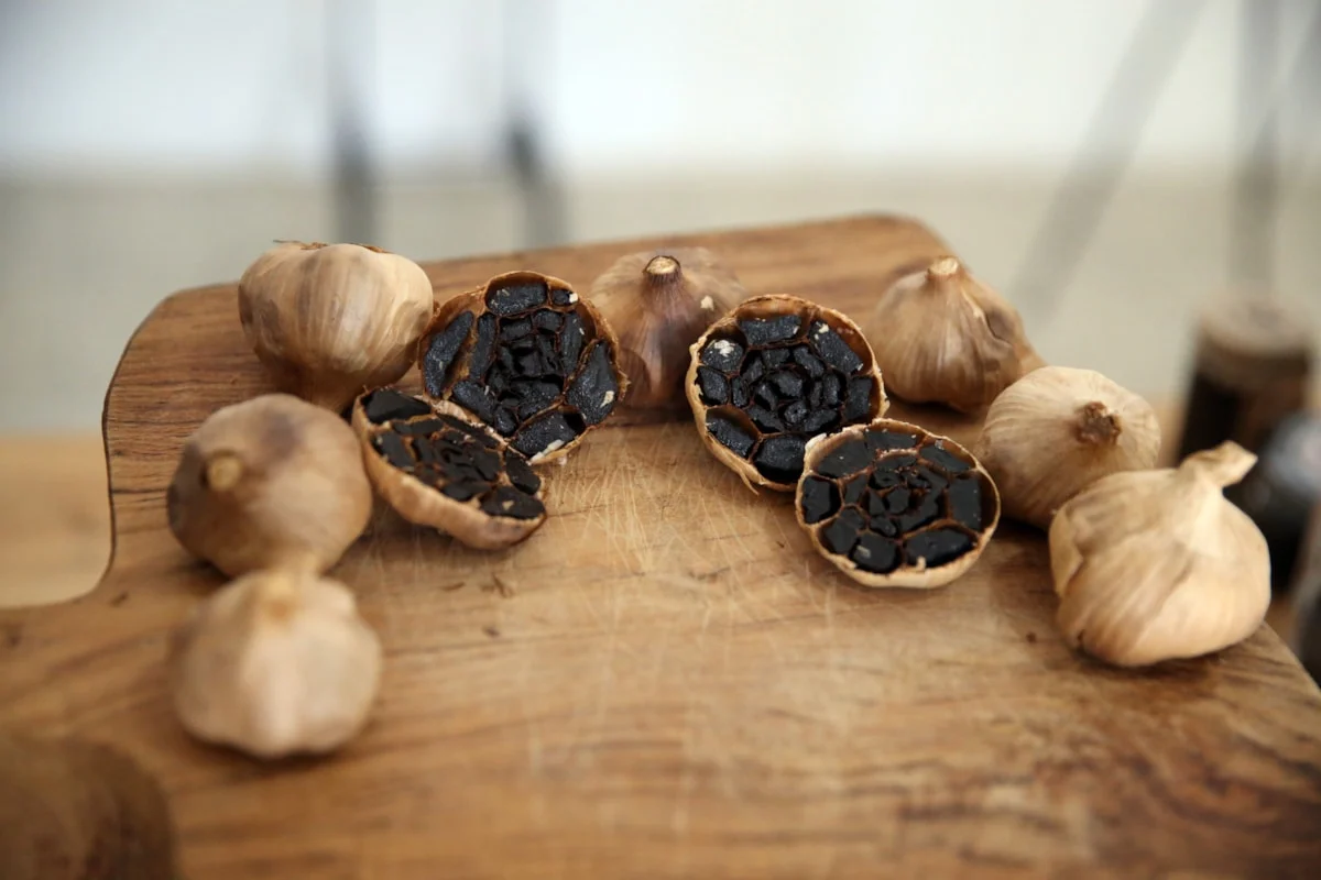 تصویر 1 از سیر سیاه پاستیلی تازه مناسب بسته بندی و عرضه گسترده