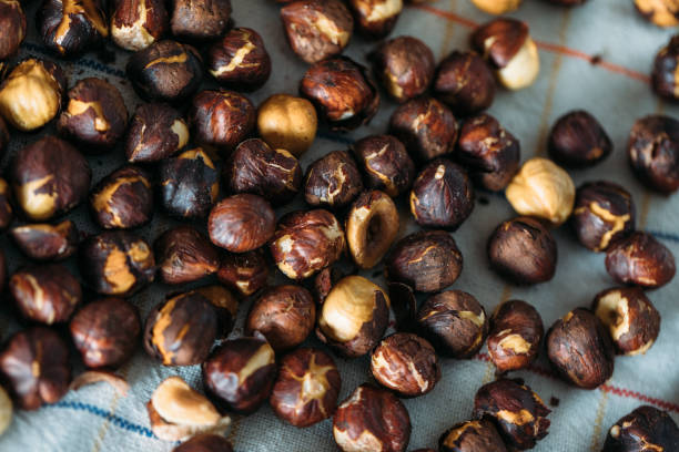 تصویر 2 از فندق بوداده طلایی ترد با عطر طبیعی قوی