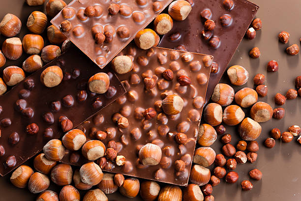 تصویر 4 از فندق مغز پر حجم مناسب شکلات سازی صنعتی