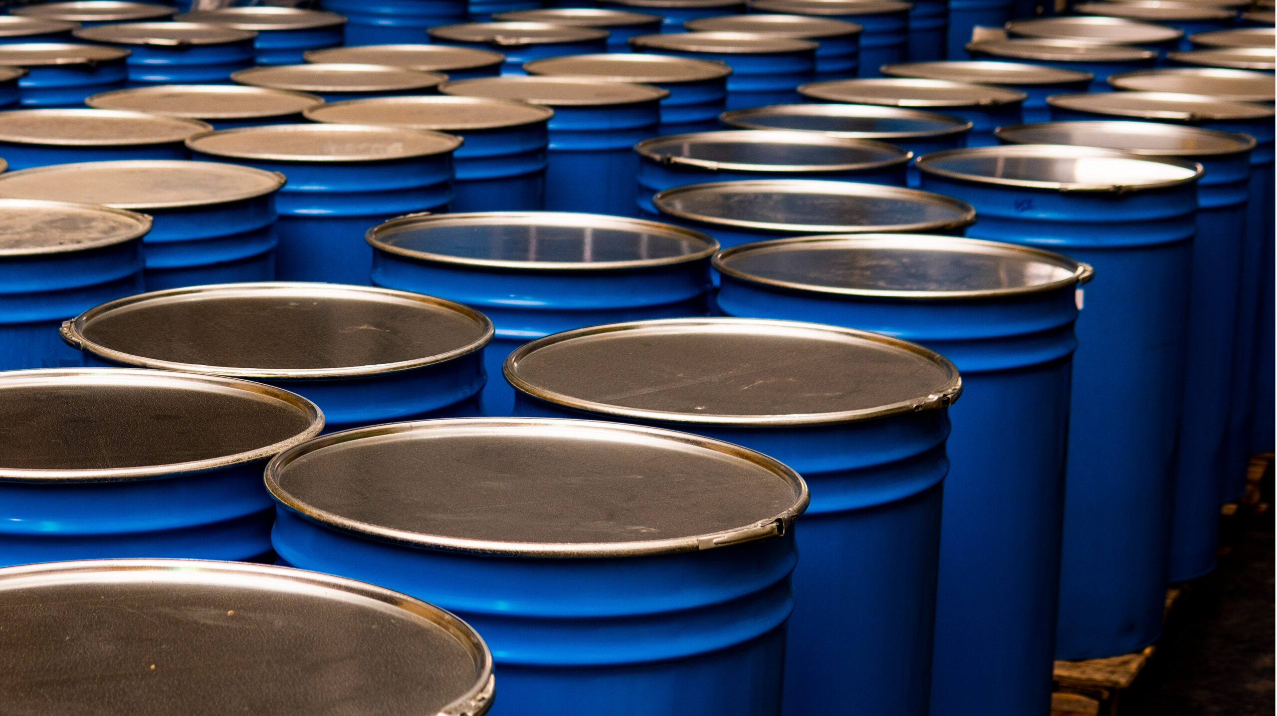 تصویر 1 از قیمت انواع شیره خرما فله بسته بندی شده کاملا اومده بارگیری داخلی صادراتی