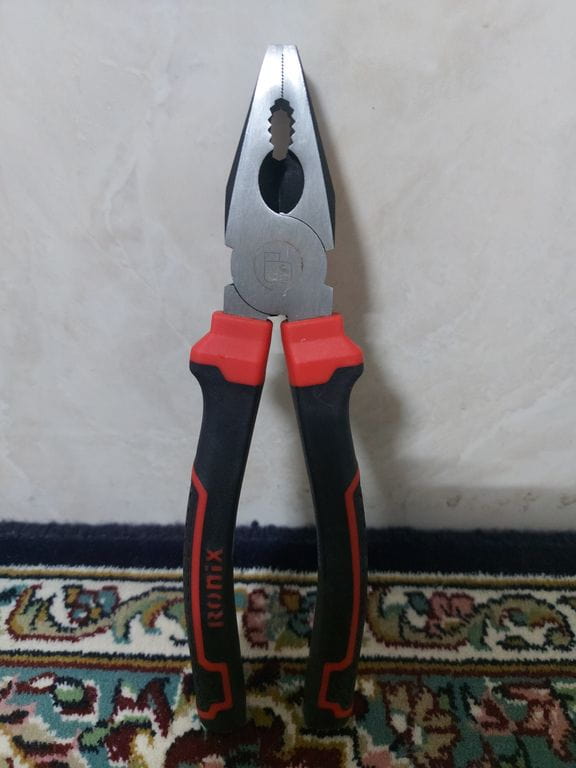 تصویر 4 از انبردست حرفه ای با روکش ضد لغزش و مقاوم