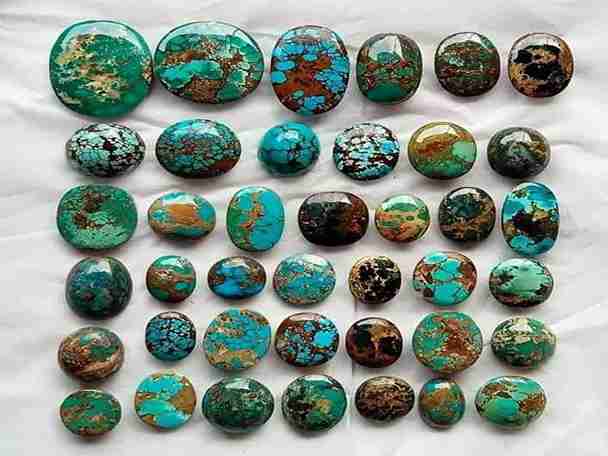 سنگ فیروزه سبز طبیعی با رنگ اصیل و کیفیت بالا مناسب زیورآلات خاص و لوکس