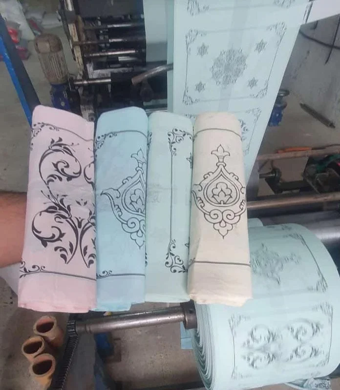 تصویر 3 از سفره یکبار مصرف مات زیبا مناسب چیدمان ساده و کلاسیک