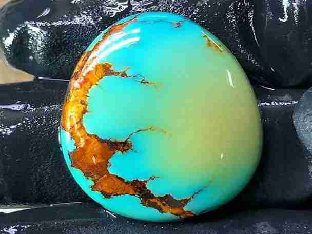 تصویر 2 از سنگ فیروزه پشت سیاه مناسب انگشتر با کیفیت عالی و دوام بالا