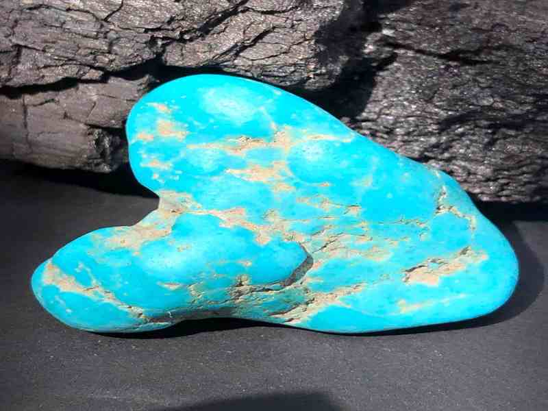 تصویر 3 از سنگ فیروزه خام نیشابور پولیش شده با درخشندگی بالا مناسب استفاده در زیورآلات