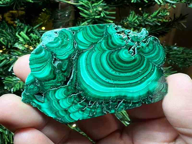 تصویر 2 از سنگ فیروزه خام نیشابور پولیش شده با درخشندگی بالا مناسب استفاده در زیورآلات