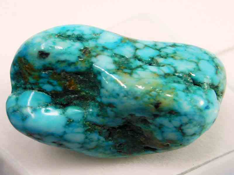 تصویر 2 از سنگ فیروزه گرد مناسب گردنبند با جلوه ای خاص و متفاوت