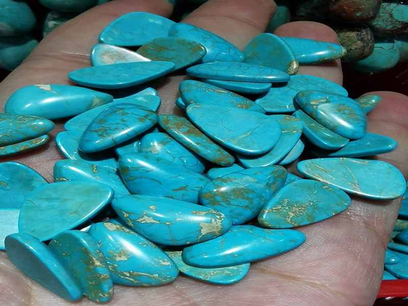 سنگ فیروزه پشت سیاه مناسب انگشتر با کیفیت عالی و دوام بالا