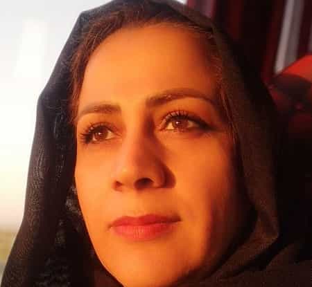 اکرم محزون