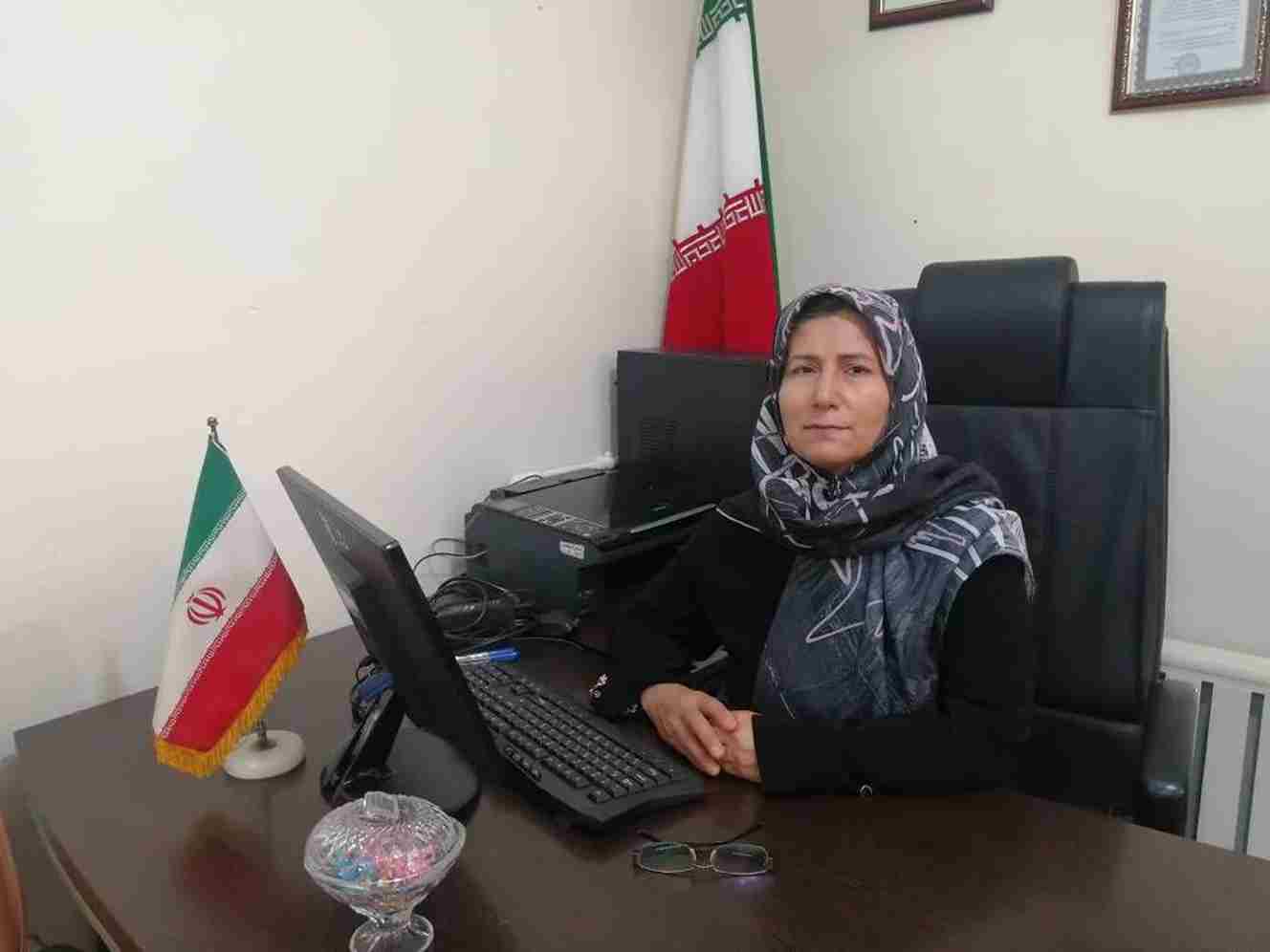 منیژه یاحقی