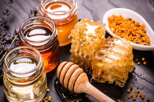 قیمت عسل طبیعی با موم