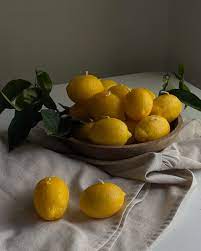 شمع لیمو خوشبو با رایحه تازه و آرامش بخش برای خانه